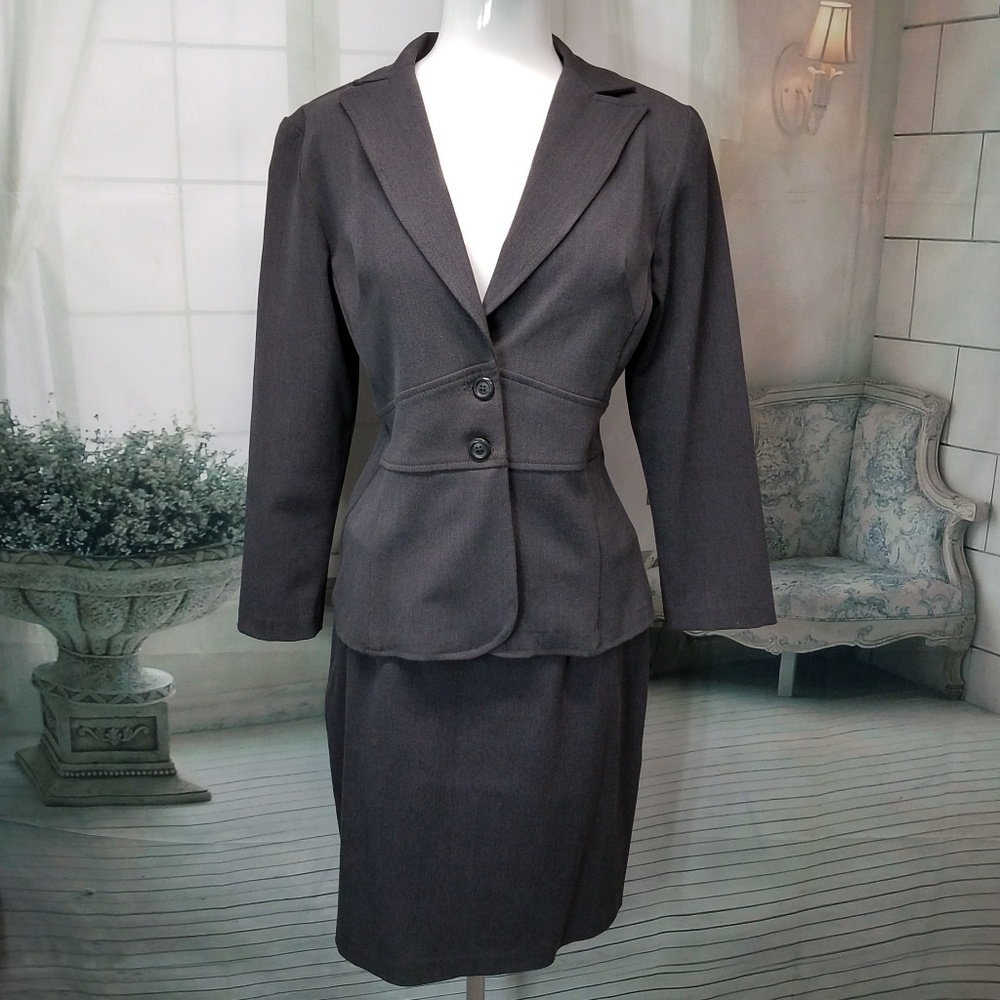 Women's Tailored Dark Gray Two-Piece Skirt Suit Jacket